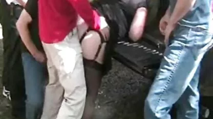 A man with his fat dick phim sec dit nhau trong rung bangs a busty tóc vàng