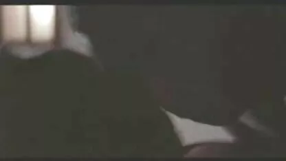 Một secdit màn khiêu dâm của một cô gái tóc đỏ, cô ấy nằm trên ghế dài và từ từ di chuyển bàn tay của mình dọc theo âm hộ được cạo sạch sẽ của cô ấy và di chuyển chân sang hai bên để bạn có thể nhìn thấy mọi thứ một cách chi tiết