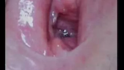 Hai cô gái nhảy phim sec dit nhau trong rung vào phòng nam và tè ra sàn ngay qua chiếc quần lót của họ, họ thích vượt qua ức chế và giờ họ muốn làm tình