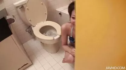 Bố dượng trừng phạt và phim sec dit con nit fuck con gái của ông ấy trong nhà để xe vì một chiếc xe bị đắm