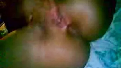 Sexy tóc vàng với dài sec dit ba bau sơn móng tay hút tinh ranh của nigga