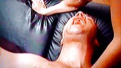 Ai thèm đụ cái lồn đầy lông phim sec dit len của em, em chảy hết cả ruột