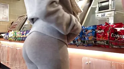 Những người đàn ông quyết liệt phim sec dit me fuck một con điếm busty và làm đầy cô ấy với tinh trùng