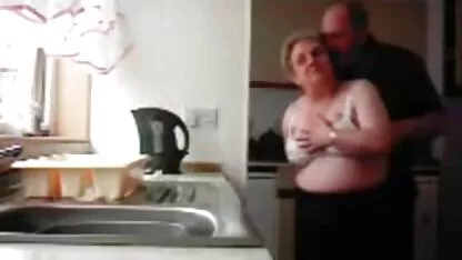 Busty tóc vàng trong vớ fucks với một sec cưc manh nô lệ