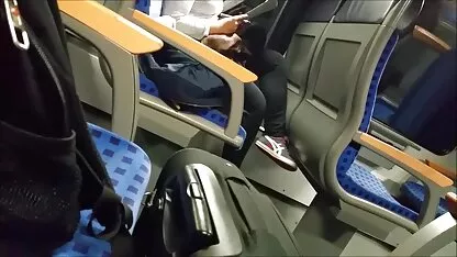 Cưỡi trên dương vật của khuy áo của cô ấy, cô gái tóc vàng busty quỳ xuống và chèn một con sec dit me vo cặc béo vào giữa ngực cô ấy