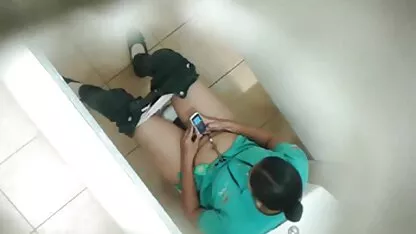 Một con chó cái với Lớn to cho thấy phim sec bà già cô ấy L. và lấy một miệng