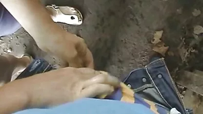Một cô bé rôm rả châu Á, đã nuông chiều bạn trai yêu sec dit vo ban dấu của cô ấy với một cô gái thổi kèn sâu, khá và khá chuyên nghiệp, sẵn sàng làm tình với cheburek này trong một âm đạo chật hẹp ướt át