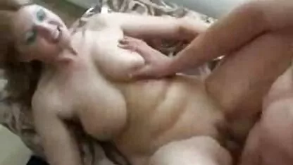 Con chó cái ngửi quần lót của cô ấy sec xi dit nhau và có sừng