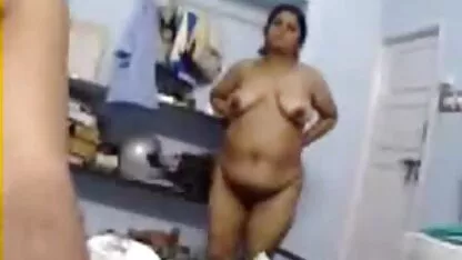 Brunette trong vớ sec dit me vo treo lên và fucked doggy phong cách
