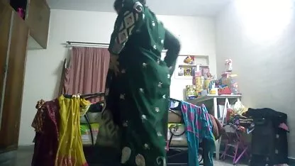 Cô gái tóc vàng sec dit me vo ngực khủng Kenzie Taylor thư giãn với một cầu thủ bóng chày trước trận đấu