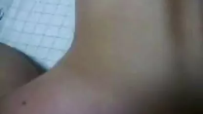 Xinh đẹp phim sec ngua mát-xa đồ uống Hãy từ một ly