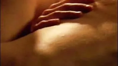Phim hoạt hình Trung Quốc làm thế nào một cô gái gần bàn thổi kèn cho một chàng trai và cùng lúc đó một con dương vật hoạt động trong đáy quần của phímec dit nhau cô ấy
