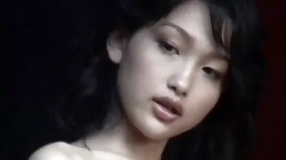 Một cô người mẫu trẻ, gợi cảm sec xi dit nhau quyến rũ nhiếp ảnh gia bằng cách làm tình khó quên