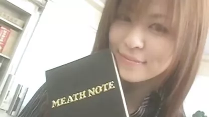Bộ ngực to lớn sang trọng trong bàn sec hoc sinh dit nhau tay trìu mến của con đĩ này lung linh và càng căng hơn vì phấn khích