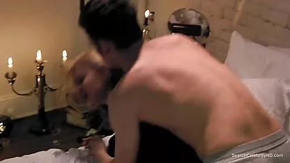 Trưởng thành tóc vàng với một hình sec dit lon xăm được fucked trong tất cả các vị trí