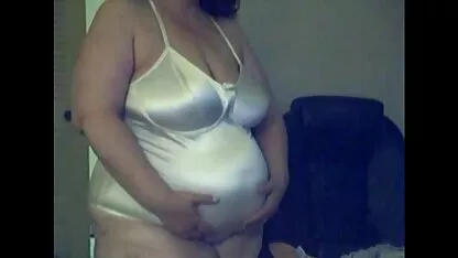 Slutty sec dit vo ban thư ký trong màu đỏ vớ rên rỉ từ lưỡi của sếp