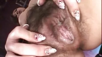 Một nóng phim sec sinh vien dit nhau brunette vuốt ve cô ấy cơ thể và thủ dâm một ướt L.